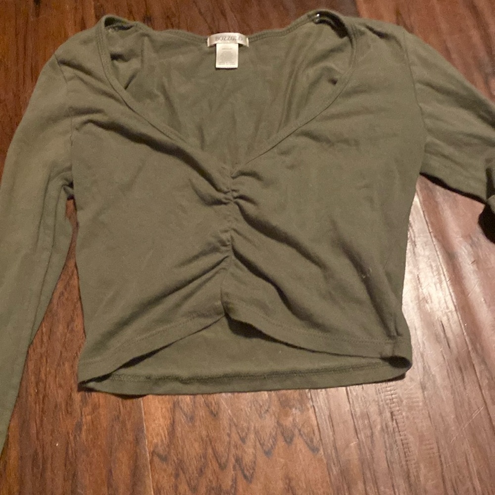 green long sleeve crop top